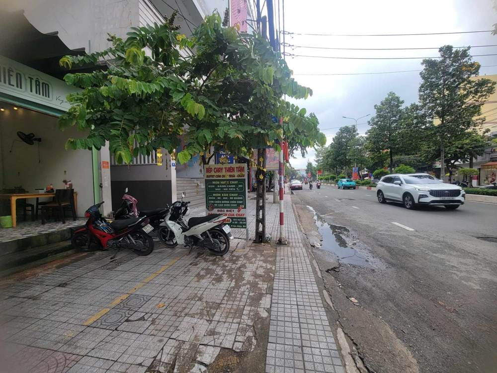 Cho thuê mặt bằng kinh doanh mặt tiền – đường Đồng Khởi – ảnh 4